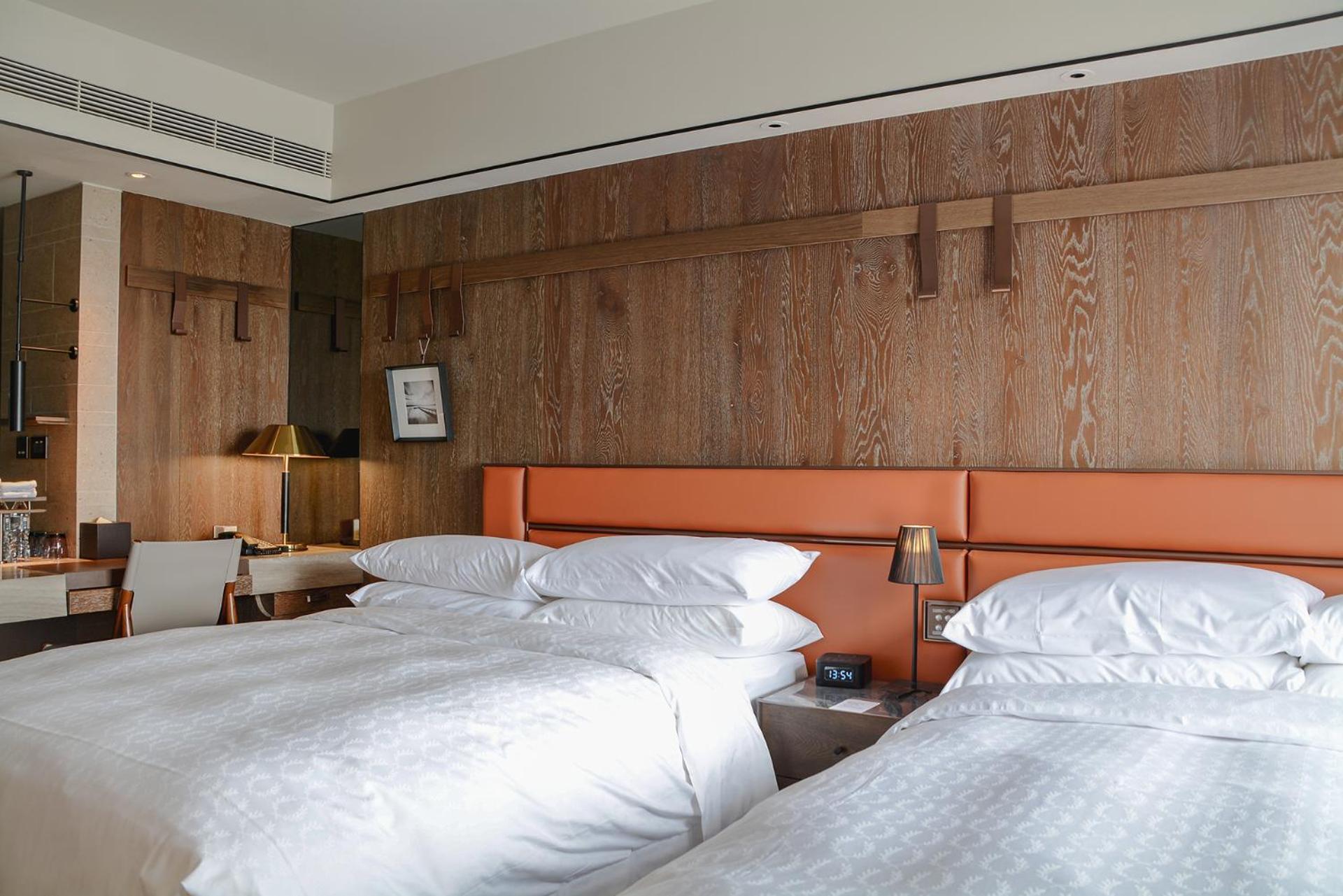 Sheraton Taitung Hotel Exterior photo A room at the hotel