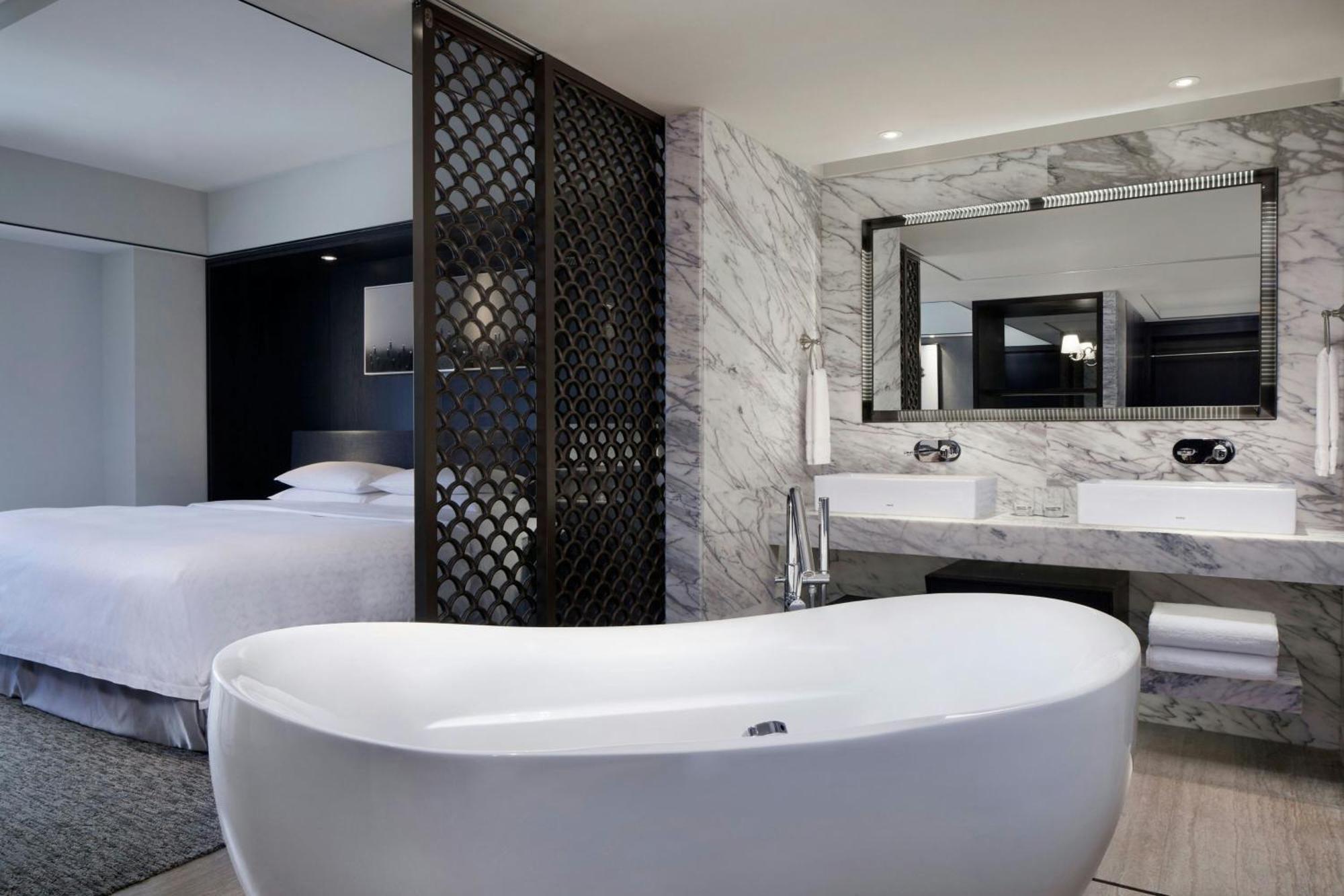 Sheraton Taitung Hotel Exterior photo A bathroom at the hotel