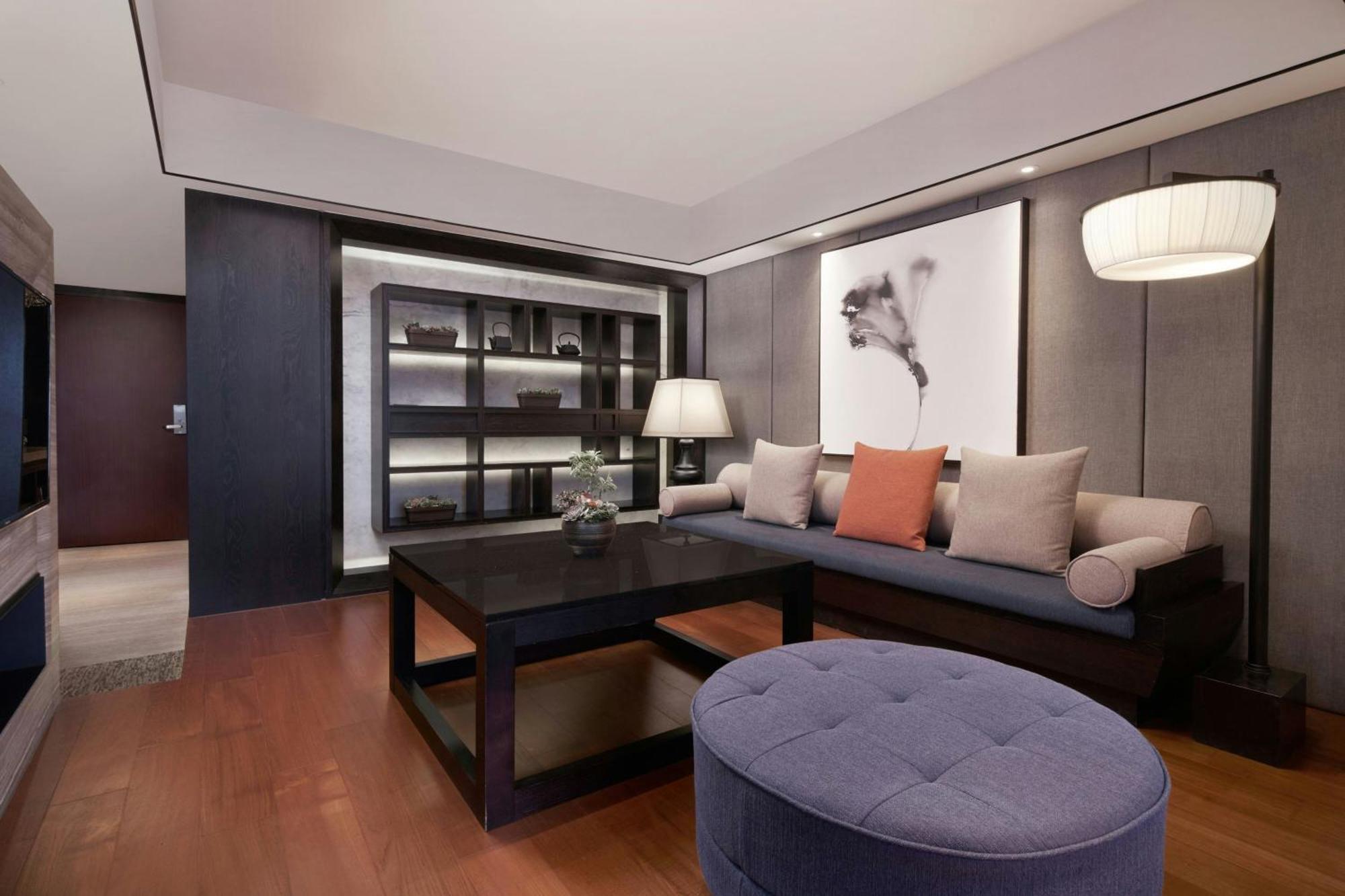 Sheraton Taitung Hotel Exterior photo A living room at the Mandarin Oriental, Hong Kong