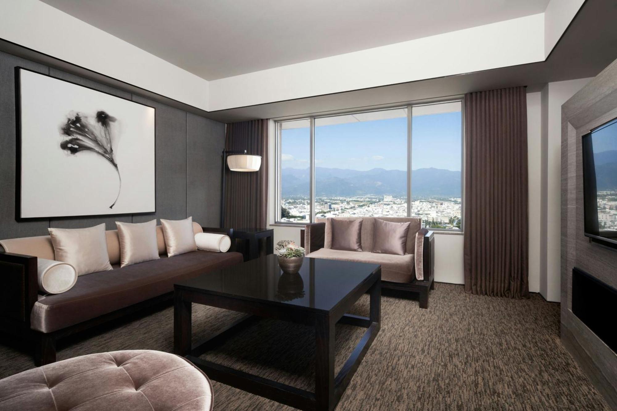 Sheraton Taitung Hotel Exterior photo A suite at the MGM Grand