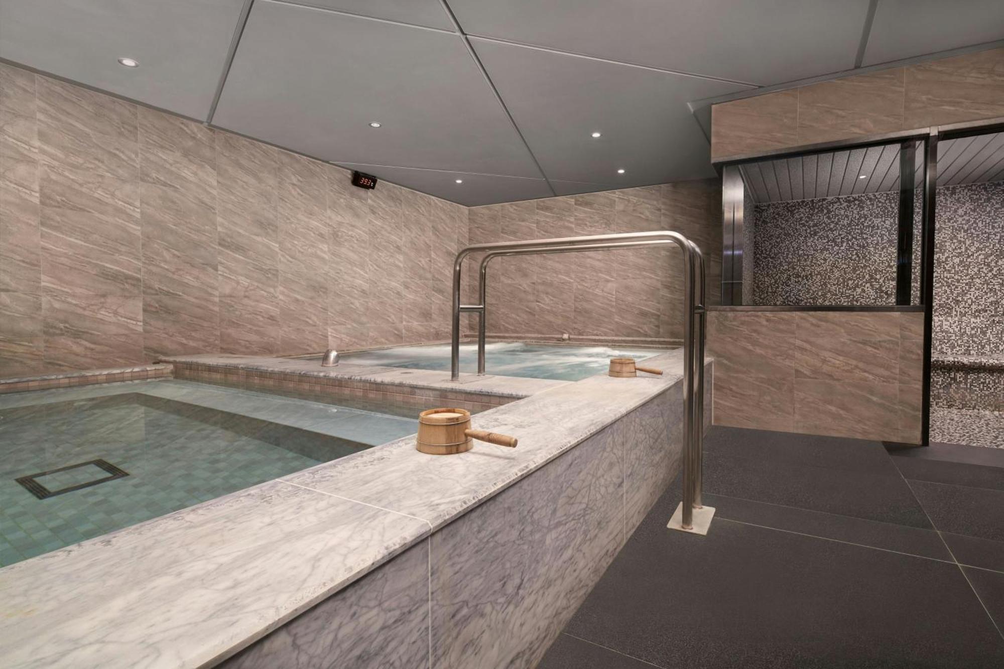 Sheraton Taitung Hotel Exterior photo A spa in a hotel