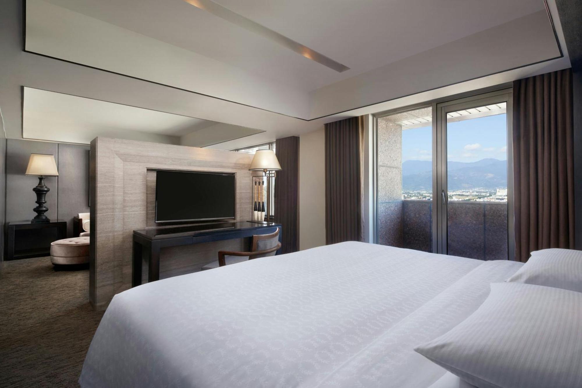 Sheraton Taitung Hotel Exterior photo A bedroom at the hotel