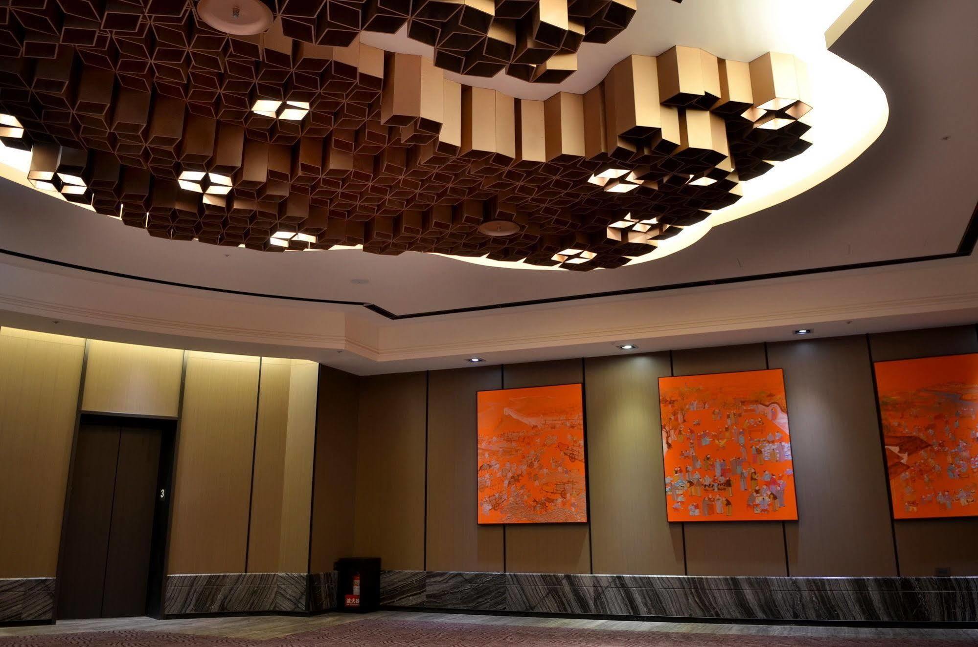 Sheraton Taitung Hotel Exterior photo The lobby of the hotel